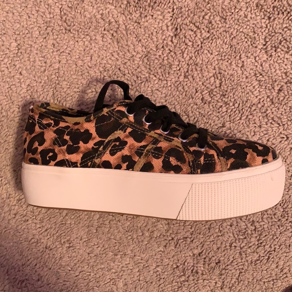 Steve Madden Leopard/Cheetah Print Platform Sneak… - image 1